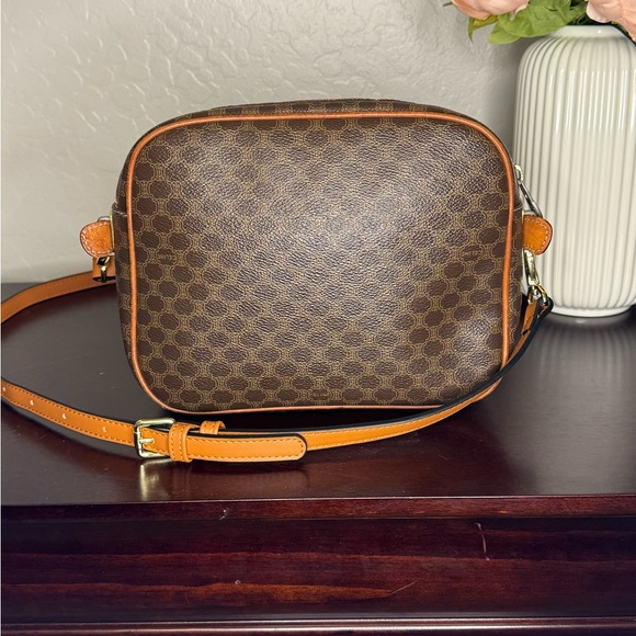 CELINE Vintage Crossbody 🎉(unbranded strap) - Picture 5 of 13